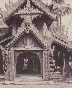 Pugahm Myo : Porte Sculptée dans la Cour de la Pagode Shwe Zeegong - Linnaeus Tripe