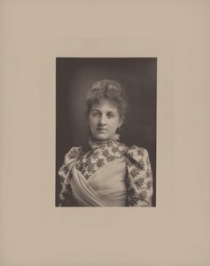 Portrait de la pianiste et compositrice Liza Lehmann - London . Photo studio W. and