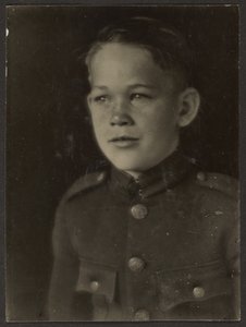 [Garçon habillé en uniforme] - Louis Fleckenstein