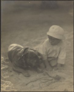 [Un garçon assis avec un chien] - Louis Fleckenstein