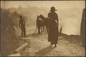 [Scène de ferme avec une femme marchant vers des chevaux] - Louis Fleckenstein