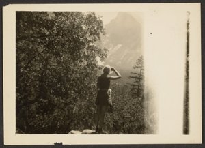 [Figure dans les bois]