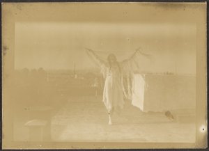 [Florence danse en costume amérindien]