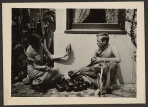 [Florence et son fils avec des avocats]