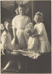 [Quatre jeunes filles]