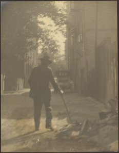 [Un homme marchant dans la rue] - Louis Fleckenstein