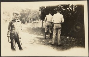 [Hommes à l