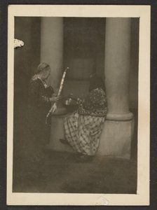 [Deux figures près des colonnes] - Louis Fleckenstein