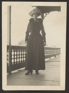 [Femme au balcon]