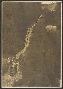 [Jeunes femmes à Rocky Ravine] - Louis Fleckenstein