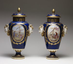 Paire de vases (porcelaine tendre avec peinture et dorure)