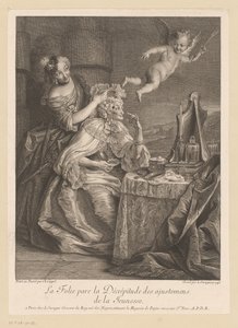 Dame de cour aidant une vieille dame à camoufler les signes de vieillesse