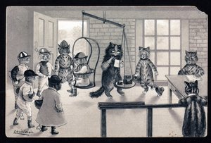 Nous profitons du beau temps. Animaux en posture humaine. Chat en jockey se faisant peser sur une balance. Carte postale. Chromolithographie de Louis Wain (1860-1939), artiste anglais connu pour sa représentation de chats aux grands yeux. Début du 20ème si