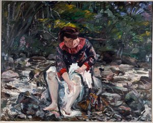 Fille dans le ruisseau