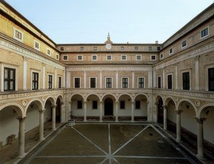 Cour intérieure du Palazzo Ducale à Urbino. 1472. Photographie de 1999