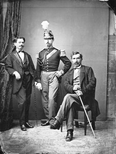 Portrait de nobles romains posant dans une photo de studio - Ludovico Tuminello