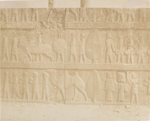 Procession sur la façade de la Grande Échelle