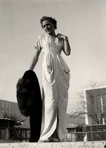 Mannequin en robe de soirée créée par la maison de couture "Graldi".