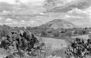 Pyramide monumentale maya, péninsule du Yucatán. 1936
