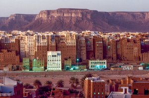 Gratte-ciel relatifs dans le désert de Shibam Hadramawt alias Shibam, Sud-Yémen, le...