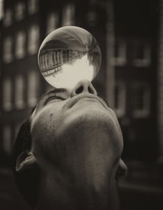 Réflexion sur la boule de cristal de l