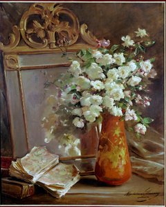 Le vase rouge nature morte avec miroir, bouquet de fleurs et livre