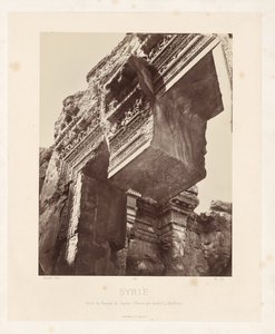 Vue de la colonnade au centre du temple de Louxor, Égypte