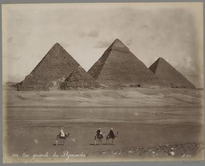 Vue générale des Pyramides - Maison Bonfils