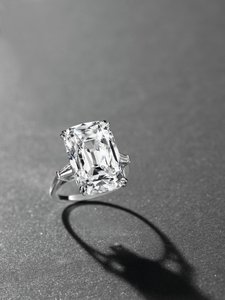 Une bague élégante - Manuel Cusí