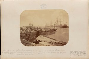 Une étude du côté intérieur du récif de Pernambuco, juste en face de la ville, montrant des blocs qui, ayant été sapés, s