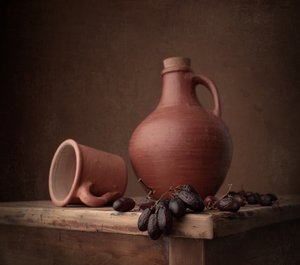 Cruche en argile et raisins - Margareth Perfoncio