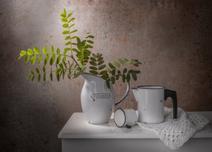 Nature morte avec de la vaisselle émaillée rustique - Margareth Perfoncio