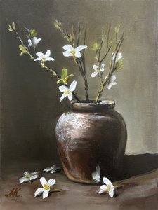 Vase rustique aux fleurs blanches