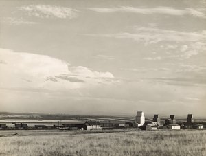 Silos à grains dans le Midwest, "grenier à blé des États-Unis" / Grandes Plaines, Carter, Montana - Marion Post Wolcott