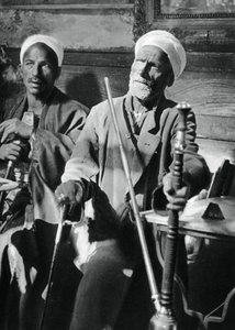 Fumer le narghilé, Le Caire