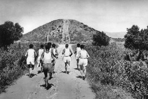 Le Tumulus de Marathon, Grèce, 1937