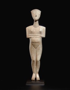 Figure féminine allongée cycladique, pièce maîtresse du maître Schuster, Cycladique ancien II, vers 2400 av. J.-C. (marbre) - Master Schuster