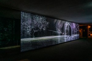 Echolocation, 2021 (projection vidéo à 3 canaux sur toile de polypropylène)