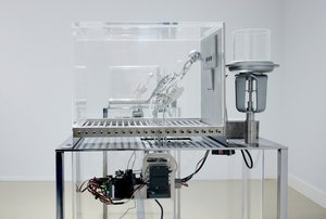 The Machine Zone, 2019 (acier, aluminium, servomoteurs) - Mat Collishaw