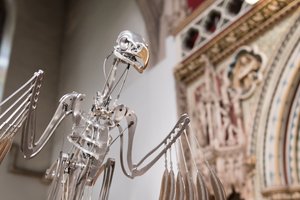 The Nerve Rack, 2019 (acétal, acrylique, aluminium, laiton, circuit électrique, peinture, PVC, résine, servomoteurs, acier)