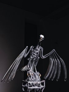 The Nerve Rack, 2019 (acétal, acrylique, aluminium, laiton, circuit électrique, peinture, PVC, résine, servomoteurs, acier) - Mat Collishaw