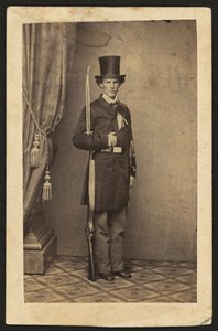 James Henry Lane (1814-1866), homme politique et chef du Free State Party du Kansas, portrait en pied, avec fusil (photo sépia)