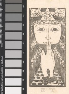 Femme avec deux doigts sur les lèvres