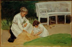 La petite-fille avec la nourrice en train de jouer