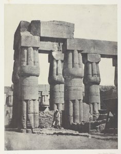 Louqsor, groupe de colonnes dans le palais; Thèbes