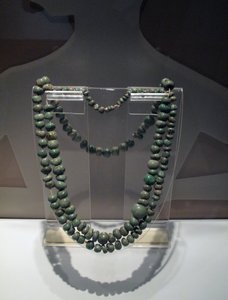 Collier en jade, période classique tardive, 600-900 AD (jade) - Mayan