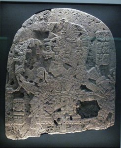 Fragment de panneau avec souverain, région de Peten, période classique tardive, 600-900 AD
