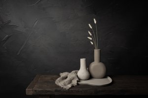 Vases et herbe minimalistes - Mayra Pama
