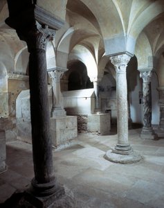 Art mérovingien : vue de la crypte de l