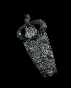 Art mérovingien : plaque de boucle de ceinture en fer damasquiné d